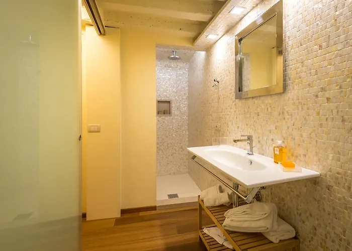 Moon Or Dama Venecia